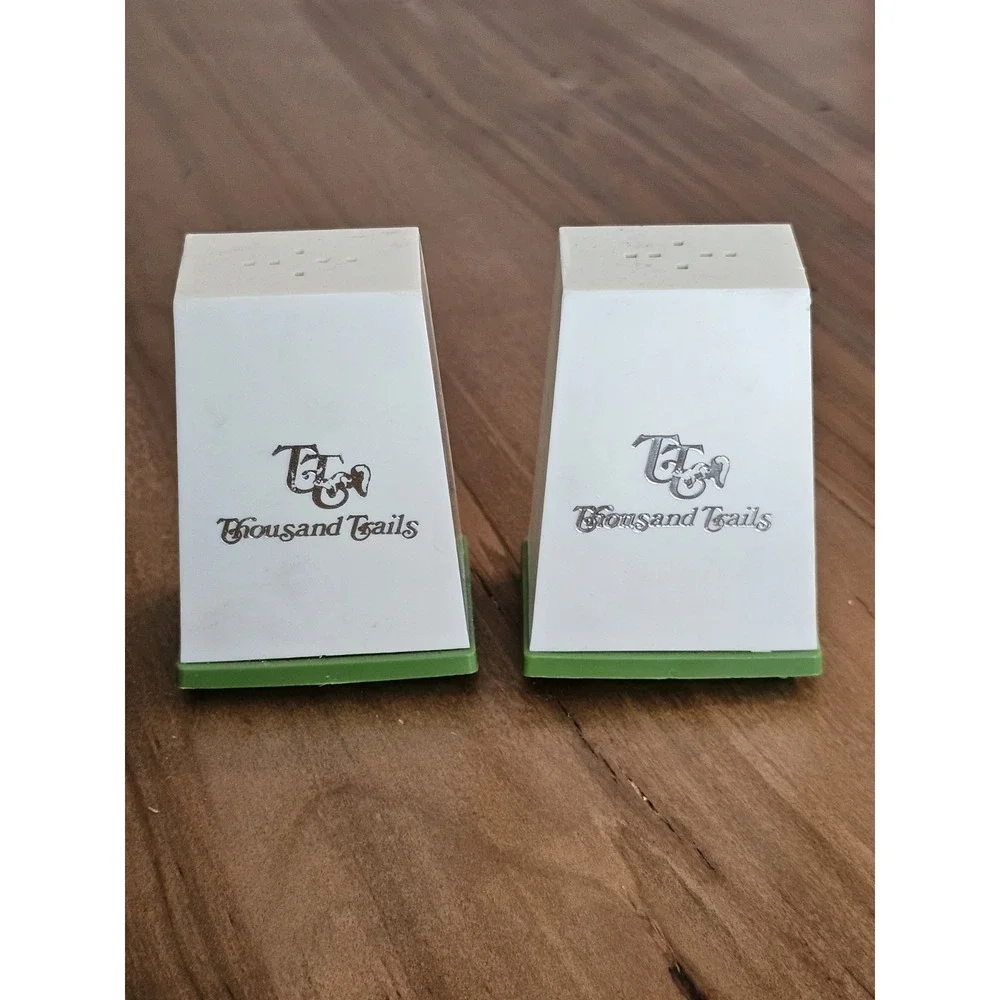 MCM Salt & Pepper Shakers White Gold Green STARBURST 1960s Thousand Trails Promo